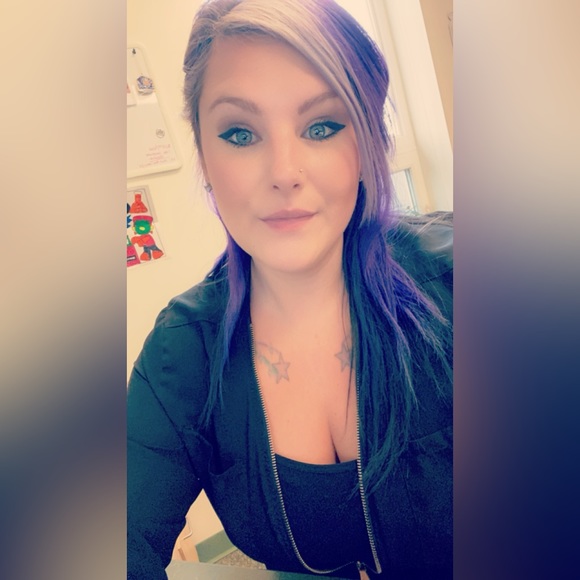 Meet your Posher, Jade - Picture 2 of 3